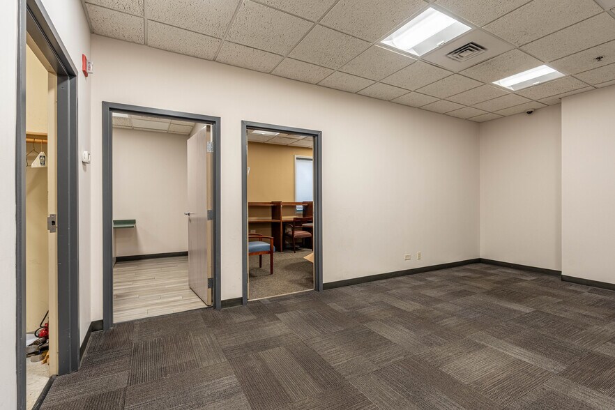 More Photos Of 4650 Southwest Hwy, Oak Lawn Medical For Sale