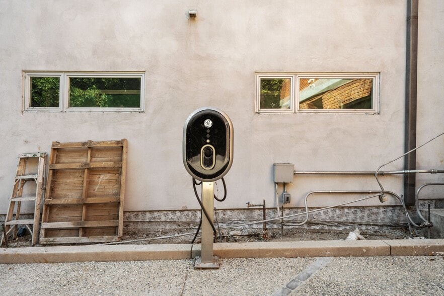 More Photos Of 11333 Iowa Ave, Los Angeles Loft Creative Space For Sale