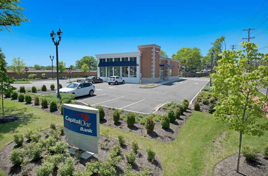 More Photos Of 690 Wyckoff Ave, Wyckoff General Retail For Lease