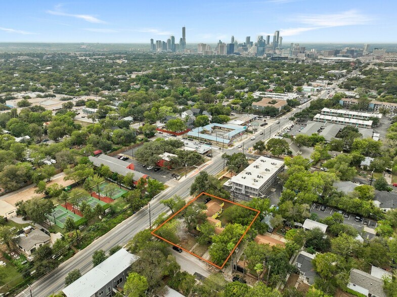 More Photos Of 2710 Manor Rd, Austin Office For Sale