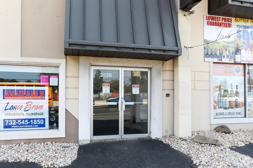 More Photos Of 252 State Route 18, East Brunswick General Retail For Lease