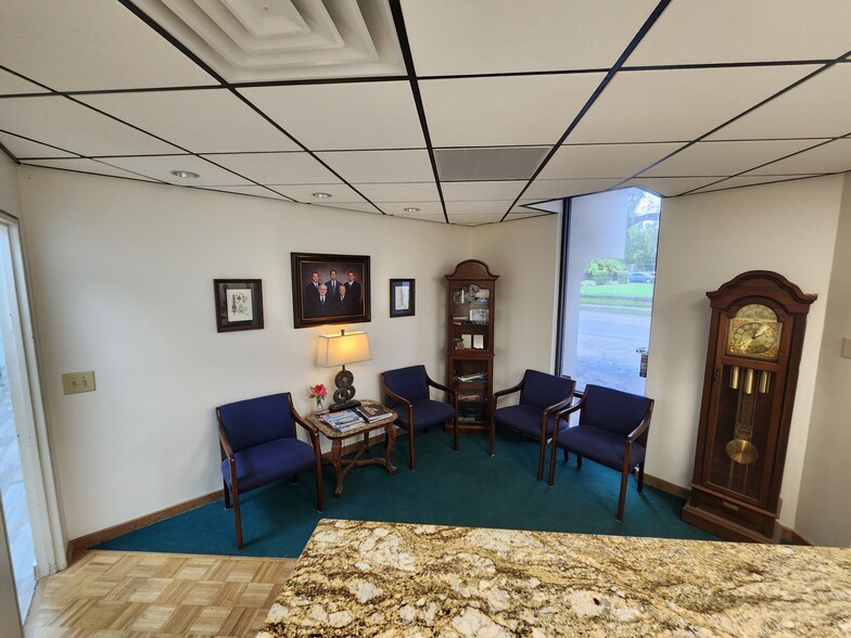More Photos Of 747 N Washington Blvd, Sarasota Office For Lease