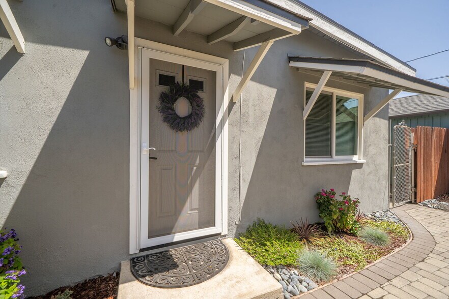 More Photos Of 124 N Vista Bonita Ave, Glendora Apartments For Sale