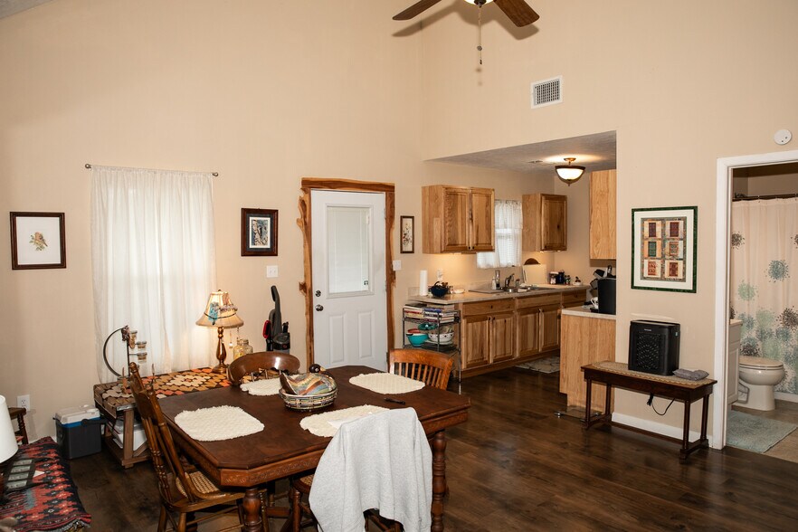 More Photos Of 515 Colorado, Burton Apartments For Sale