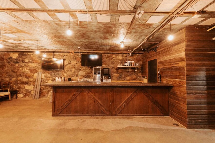 More Photos Of 23 Main St S, Minot General Retail For Lease