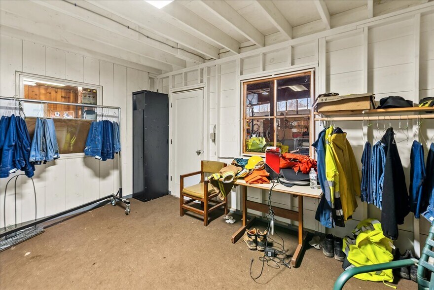 More Photos Of 175 Circuit Ave, West Springfield Warehouse For Lease