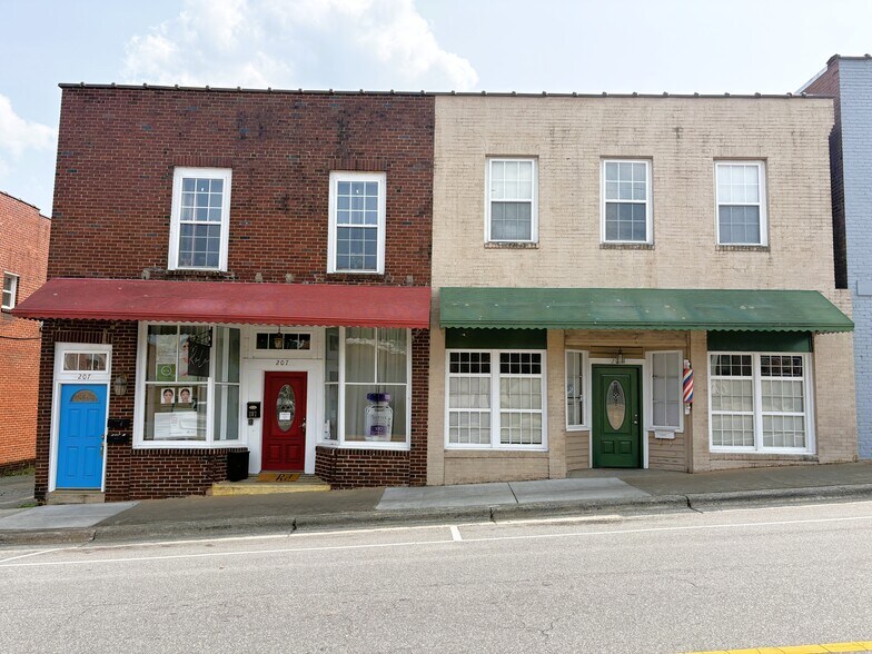 More Photos Of 207 W Main St, Mayodan Storefront Retail Residential For Sale