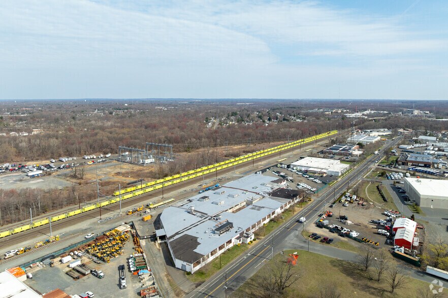 More Photos Of 2424 E State St, Hamilton Warehouse For Lease