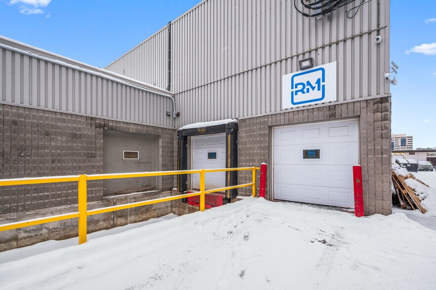 More Photos Of 1415 St Frank-Carrel, Québec General Retail For Lease
