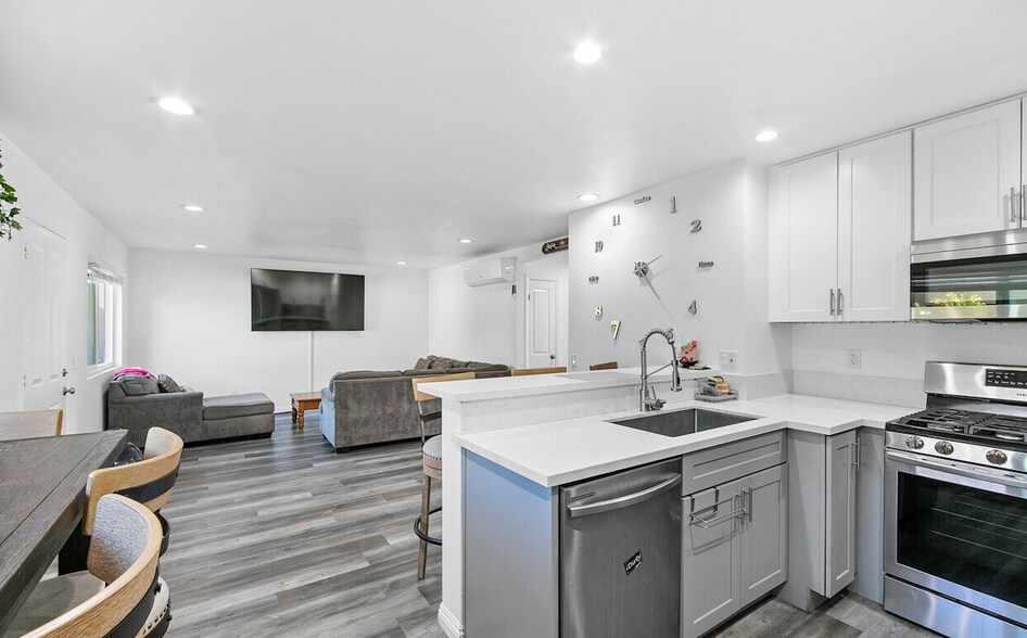 More Photos Of 1206 Gladys Ave, Long Beach Apartments For Sale