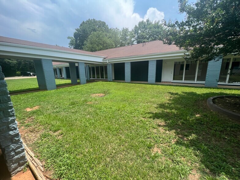 More Photos Of 511 N Cobb St, Milledgeville Medical For Lease