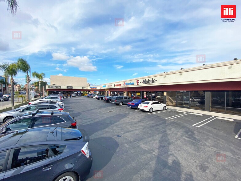 More Photos Of 18955-18971 Ventura Blvd, Tarzana Storefront For Lease