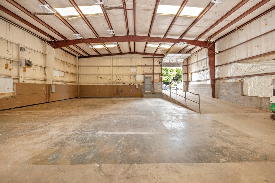 More Photos Of 329 E 2nd St, Frederick Warehouse For Lease