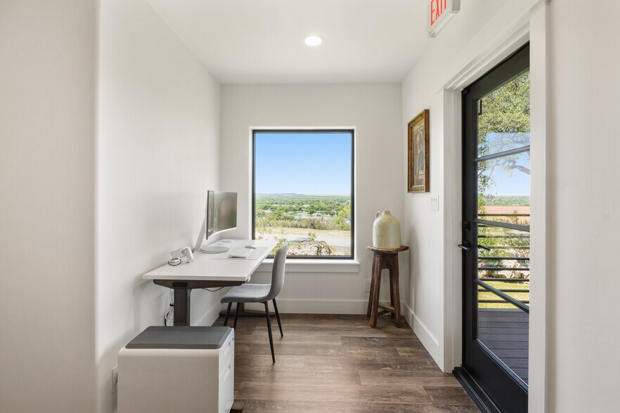 More Photos Of 602 Steve Hawkins Pky, Marble Falls Storefront Retail Office For Lease