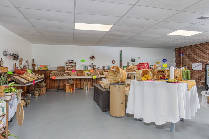 More Photos Of 200 Willard Rd, Clinton Storefront For Sale