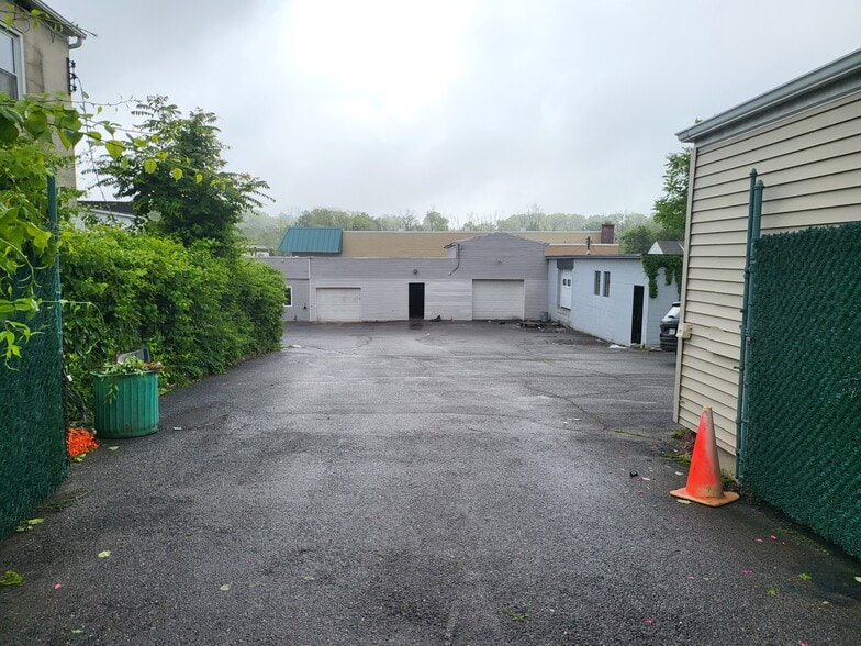 More Photos Of 45 Oakland Ave, Harrison Warehouse For Lease