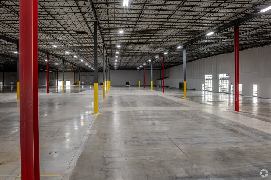 More Photos Of 3400 Southpark Pl, Grove City Warehouse For Lease