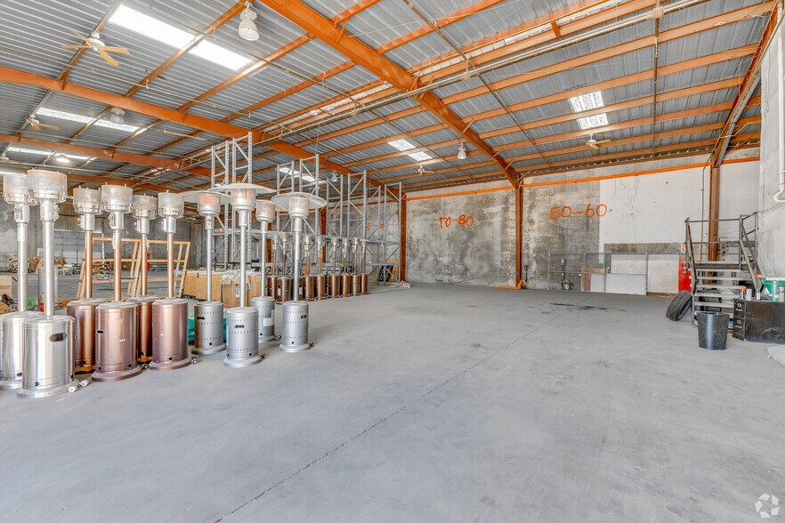 More Photos Of 1315 E Gibson Ln, Phoenix Warehouse For Lease