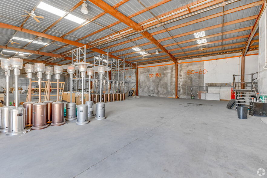 More Photos Of 1315 E Gibson Ln, Phoenix Warehouse For Lease