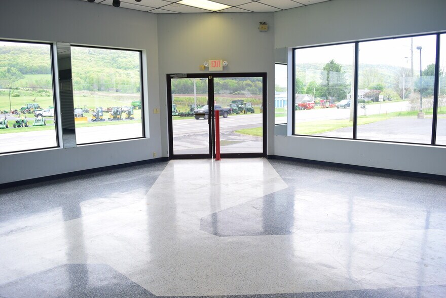 More Photos Of 2013 General Potter Hwy, Centre Hall Showroom For Sale