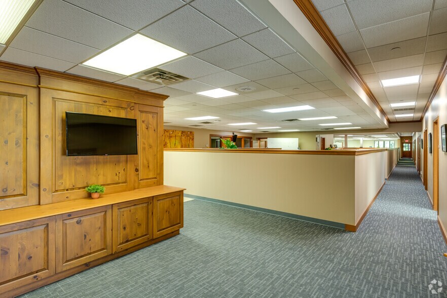 More Photos Of W139N9499 State Highway 145, Menomonee Falls Manufacturing For Sale