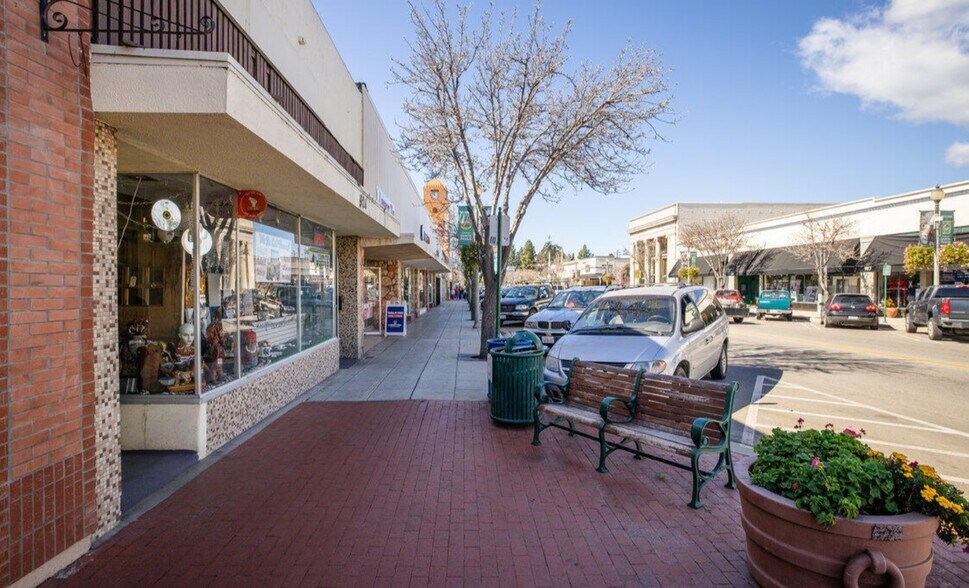 More Photos Of 924 E Main St, Santa Paula Storefront For Sale