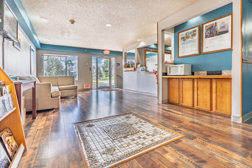 More Photos Of 519 Crook St, Custer Hotel For Sale