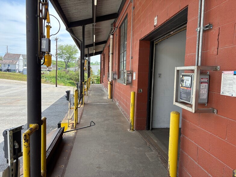 More Photos Of 1000 Robins Rd, Lynchburg Manufacturing For Lease