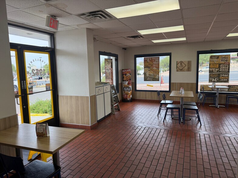 More Photos Of 7980 E Broadway Blvd, Tucson Fast Food For Lease