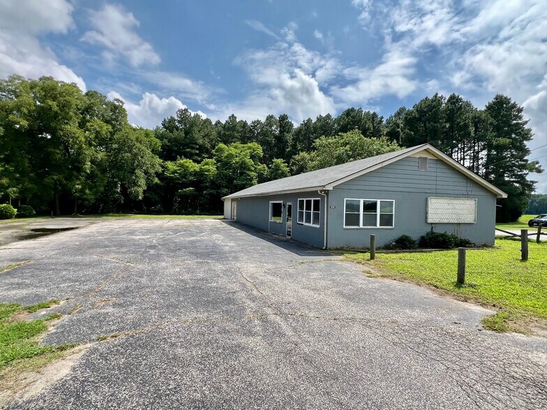 More Photos Of 15242 General Puller Hwy, Deltaville Freestanding For Sale