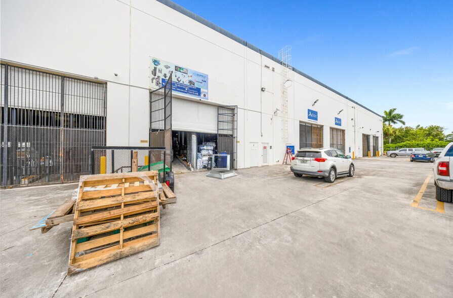 More Photos Of 7620 NW 25th St, Miami Distribution For Sale