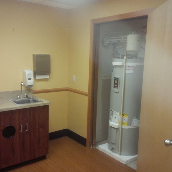 More Photos Of 20696 Bond Rd NE, Poulsbo Medical For Lease