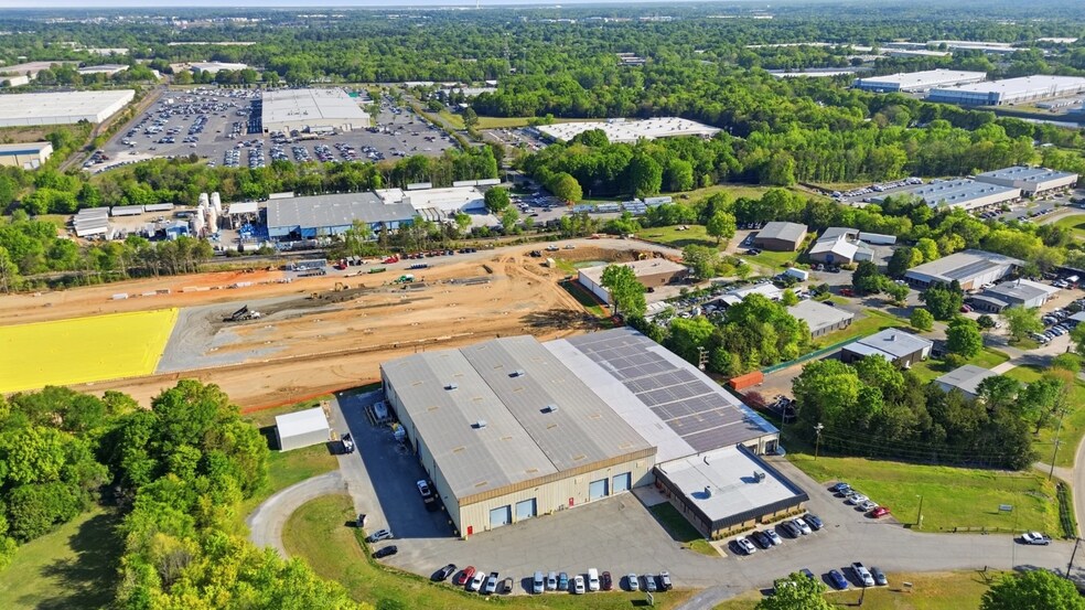 More Photos Of 10700 John Price Rd, Charlotte Warehouse For Lease