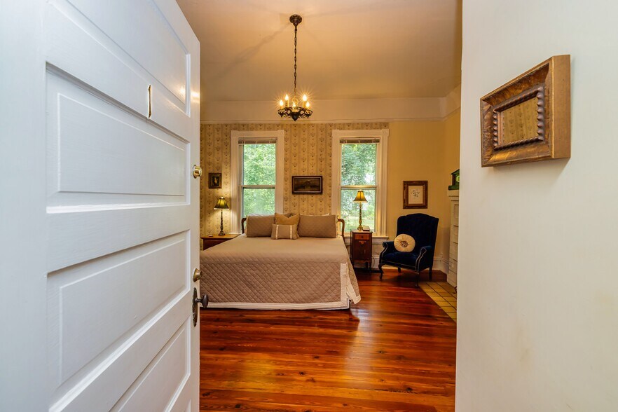 More Photos Of 252 Seavy St, Senoia Hospitality For Sale