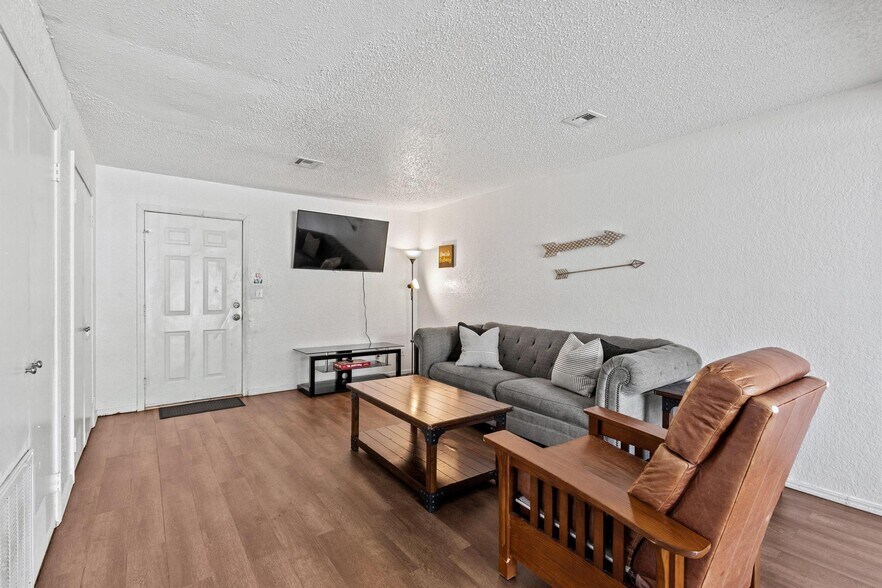 More Photos Of 806 N Washington St, Ardmore Apartments For Sale