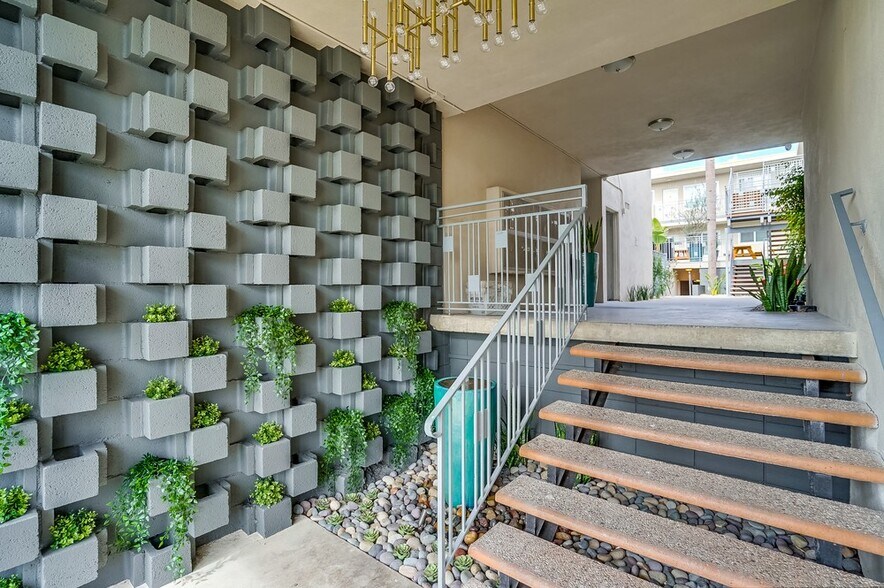 More Photos Of 621 E 99th St, Inglewood Apartments For Sale