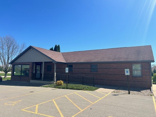 Primary Photo Of 601 E Clark St, Brandon Medical For Sale