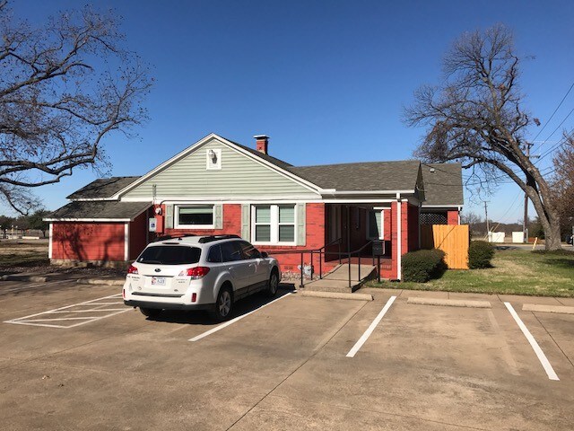 More Photos Of 1500 W Abram St, Arlington Medical For Sale