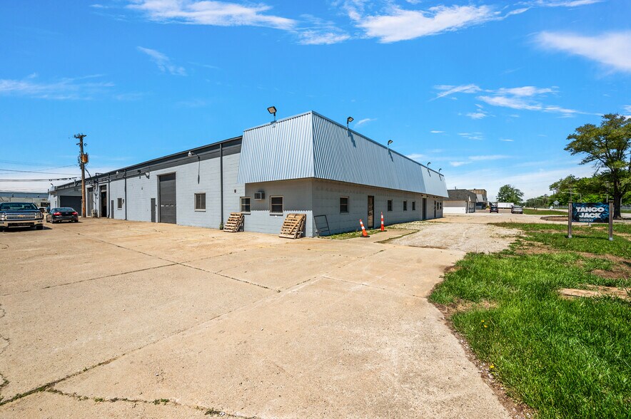Primary Photo Of 40609 Irwin Dr, Harrison Township Warehouse For Lease