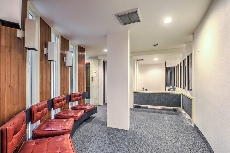 More Photos Of 324 S 3rd St, Las Vegas Office For Lease