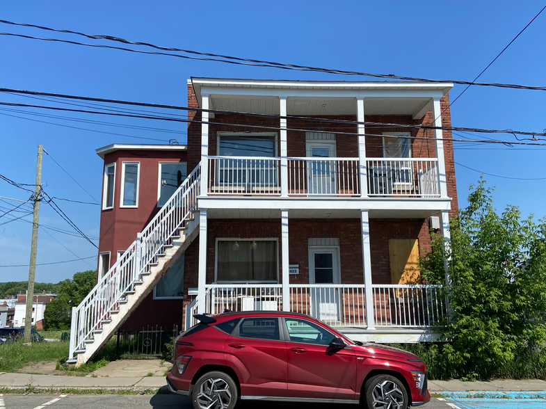 Primary Photo Of 2423 Av Saint-Marc, Shawinigan Multifamily For Sale