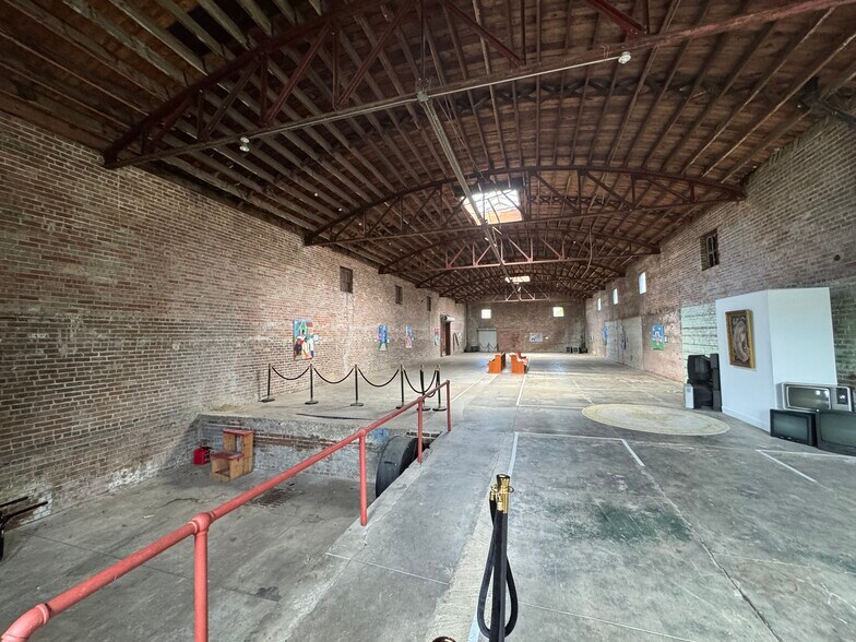 More Photos Of 1419 Julia St, Baton Rouge Warehouse For Sale