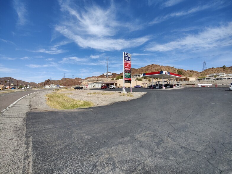 More Photos Of 3303 N Highway 95, Parker Service Station For Sale