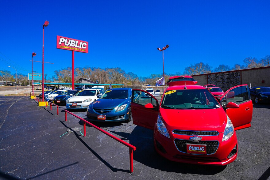 More Photos Of 910 W Palestine Ave, Palestine Auto Dealership For Sale