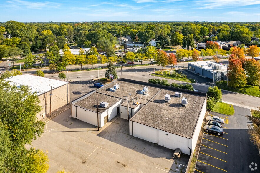 More Photos Of 4300 W 36 1/2 St, Saint Louis Park General Retail For Lease