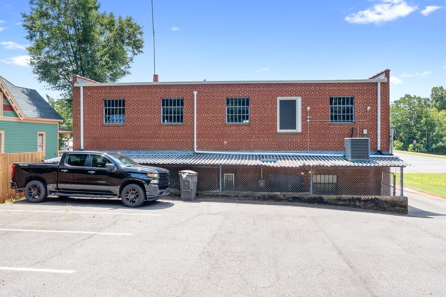 More Photos Of 426-430 Western Ave, Statesville Freestanding For Lease