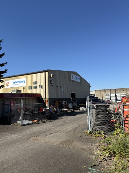 More Photos Of 14235 SE 98th Ct, Clackamas Warehouse For Sale