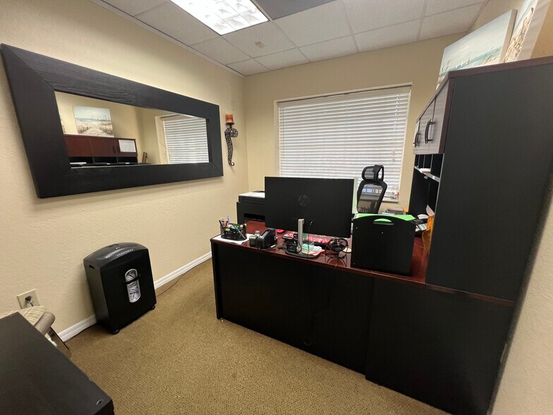 More Photos Of 4505 Town N Country Blvd, Tampa Office For Sale