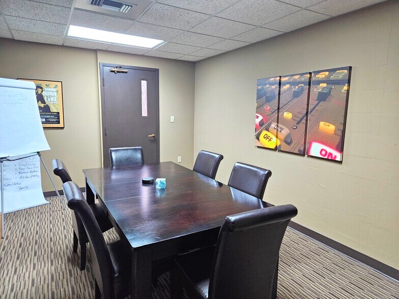 More Photos Of 113 W Public Sq, Glasgow Office For Sale