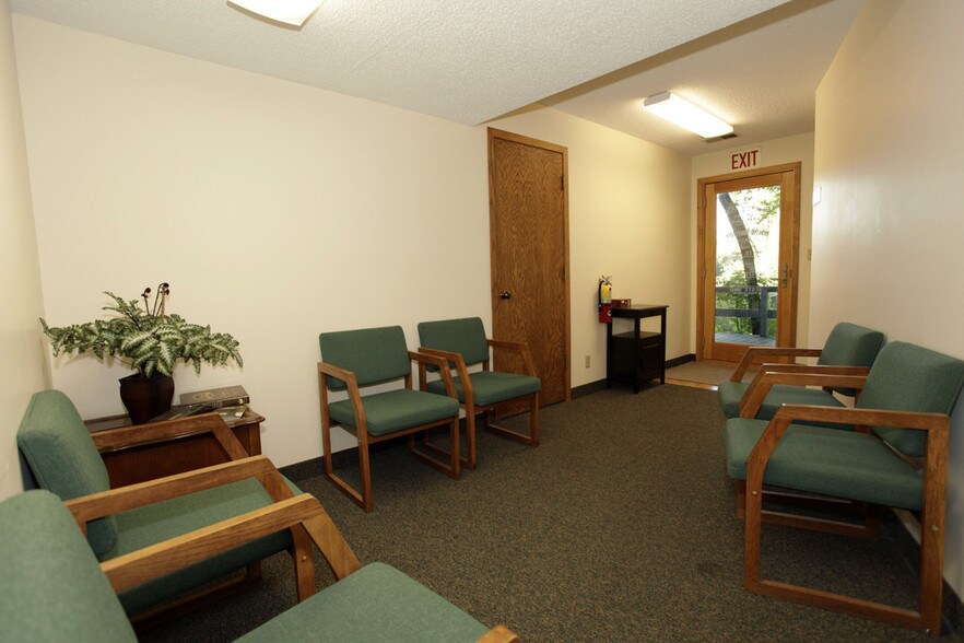 More Photos Of 3701 Shoreline Dr, Orono Coworking Space